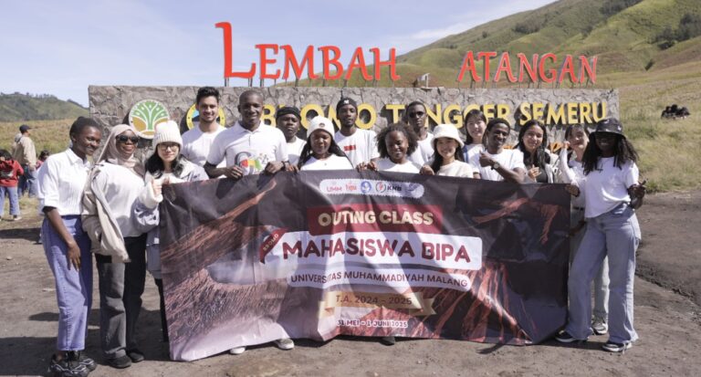 Jelajah Alam, Eksplorasi Budaya: Mahasiswa BIPA UMM Lakukan Studi Lapangan Budaya Tengger di Bromo & Peringati Hari Lahir Pancasila